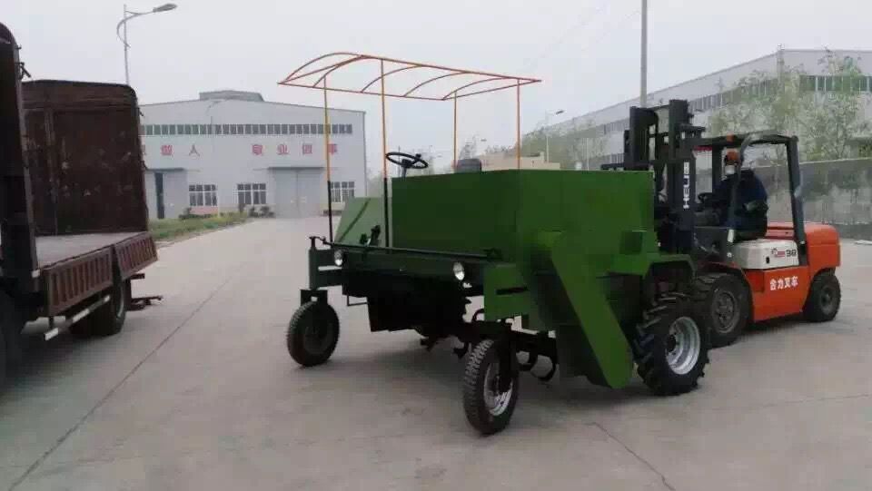 翻堆機(jī)裝車發(fā)貨現(xiàn)場(chǎng)